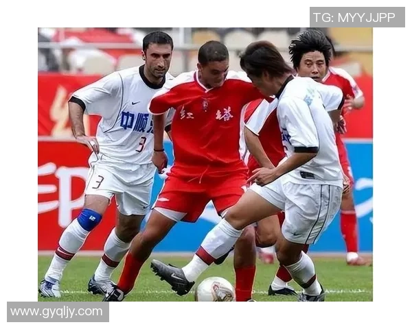 无私奉献的足球明星们在绿茵场上书写感人故事与传奇人生